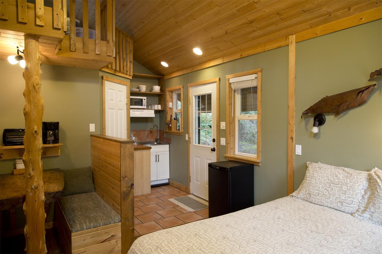Surfs Inn Rainforest Cottages Ucluelet Luaran gambar