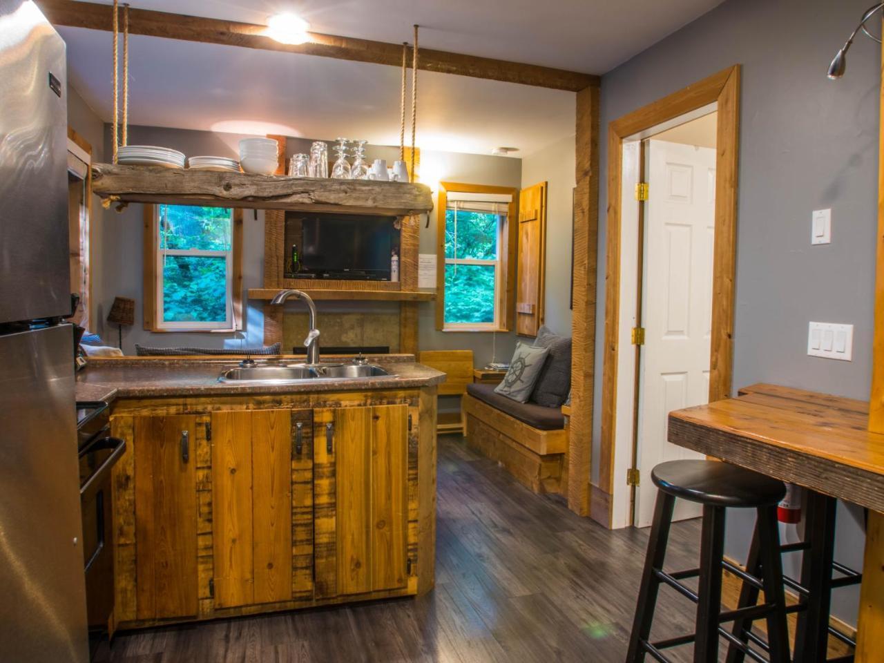 Surfs Inn Rainforest Cottages Ucluelet Luaran gambar