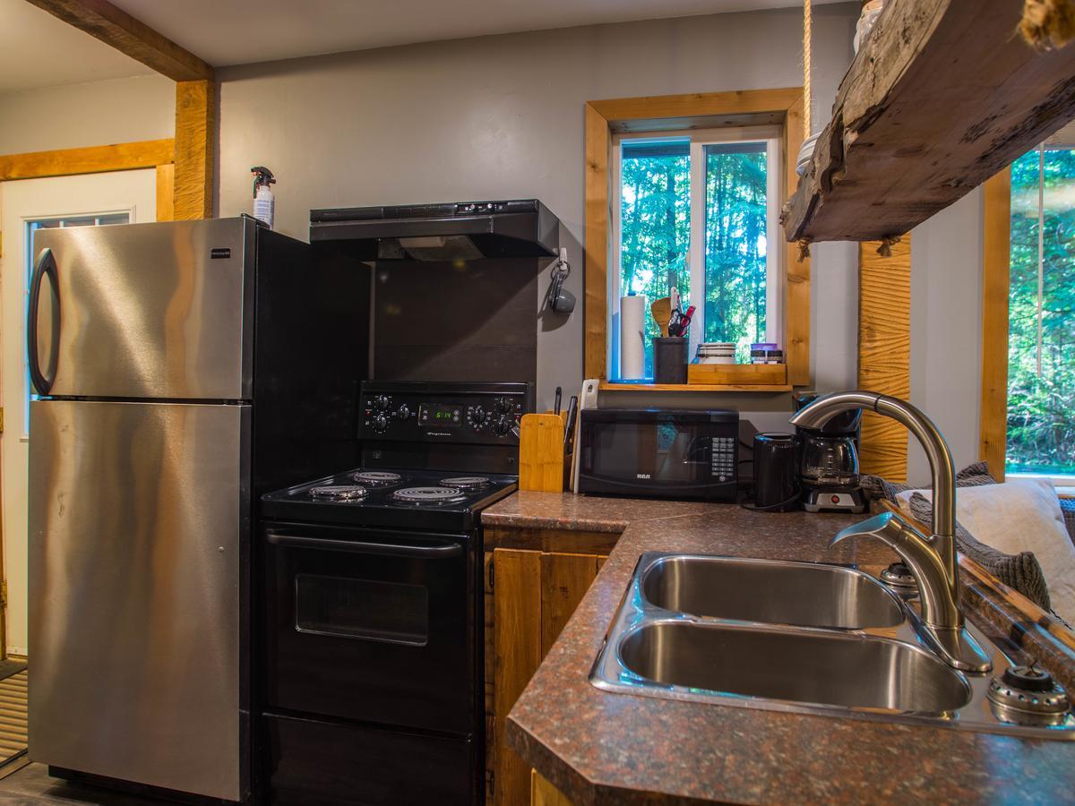 Surfs Inn Rainforest Cottages Ucluelet Luaran gambar