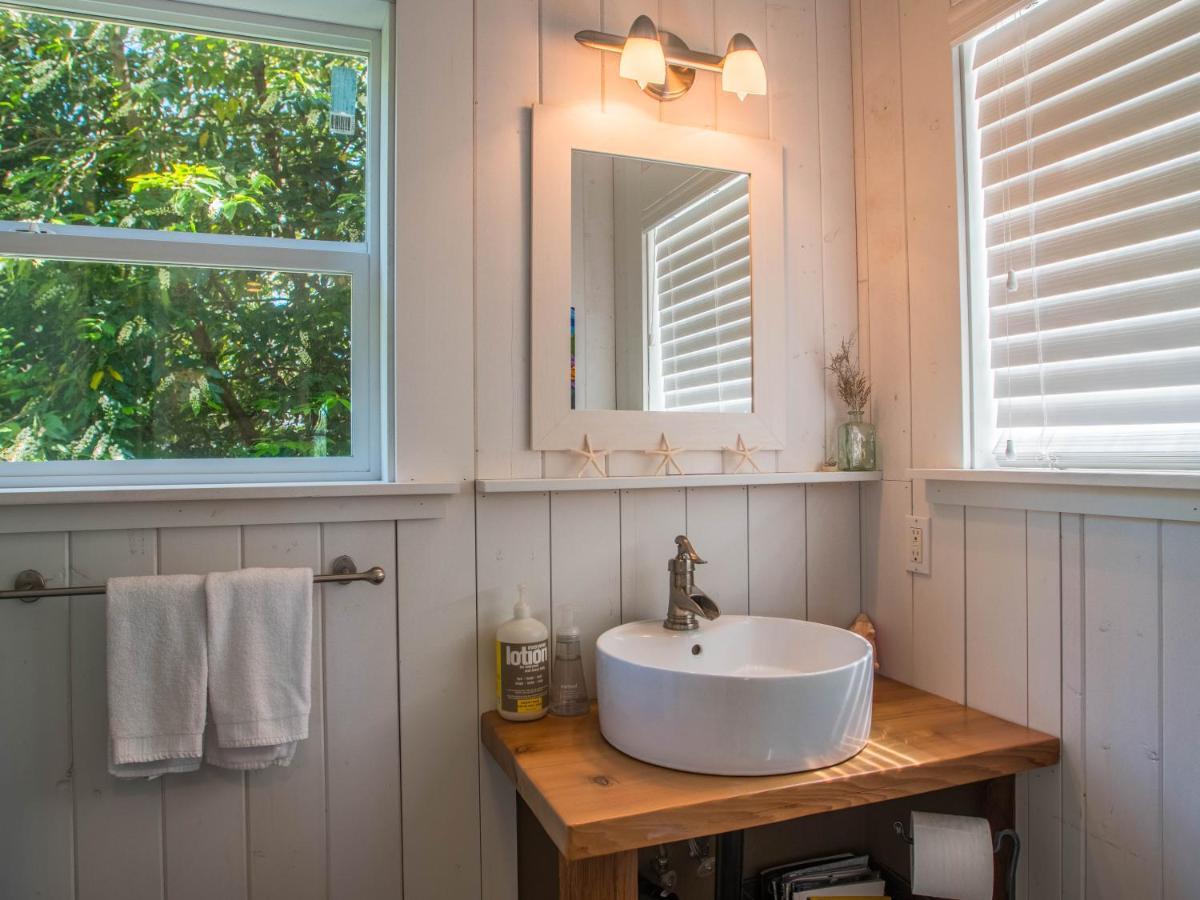 Surfs Inn Rainforest Cottages Ucluelet Luaran gambar